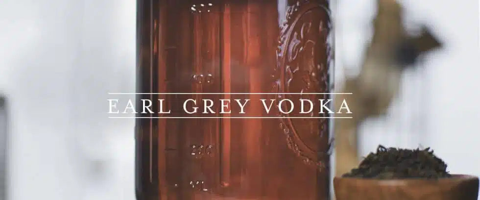 Botella de licor Earl Grey artesanal con notas cítricas y bergamota elaborado con alcohol neutro de 96º
