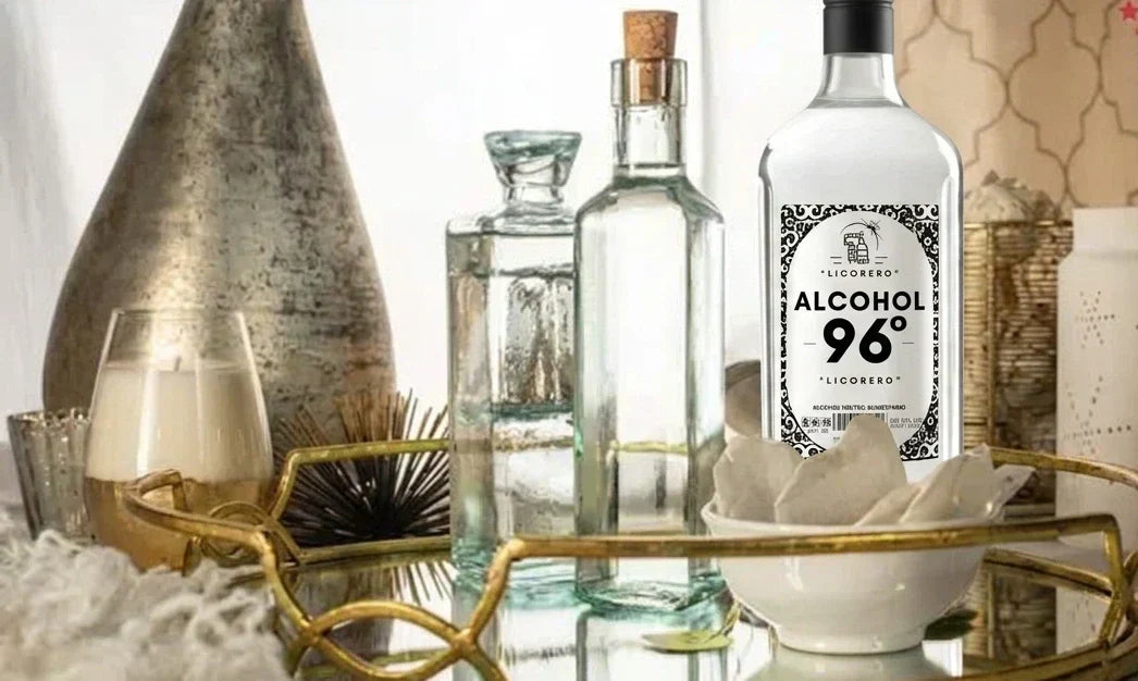 Elaboración de licor de té verde refrescante macerado con alcohol alimentario neutro de 96º para coctelería.